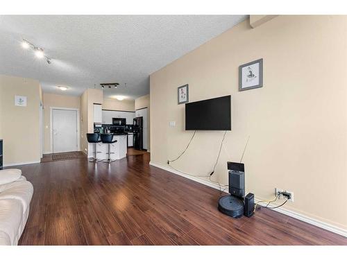 1217-8710 Horton Road Sw, Calgary, AB - Indoor Photo Showing Other Room