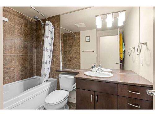 1217-8710 Horton Road Sw, Calgary, AB - Indoor Photo Showing Bathroom