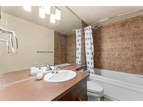 1217-8710 Horton Road Sw, Calgary, AB - Indoor Photo Showing Bathroom