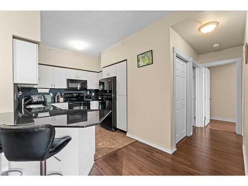 1217-8710 Horton Road Sw, Calgary, AB - Indoor Photo Showing Kitchen