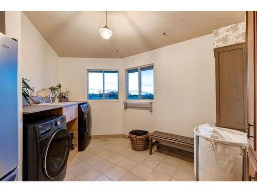 251209 Range Road 33, Rural Rocky View County, AB - Indoor Photo Showing Laundry Room