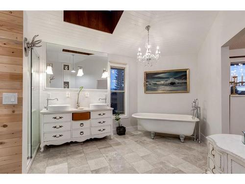 251209 Range Road 33, Rural Rocky View County, AB - Indoor Photo Showing Bathroom