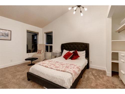 251209 Range Road 33, Rural Rocky View County, AB - Indoor Photo Showing Bedroom