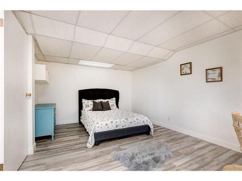 251209 Range Road 33, Rural Rocky View County, AB - Indoor Photo Showing Bedroom