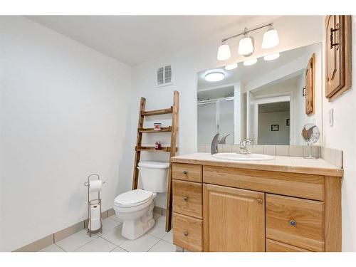 251209 Range Road 33, Rural Rocky View County, AB - Indoor Photo Showing Bathroom