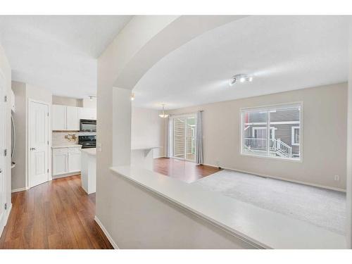 503-800 Yankee Valley Boulevard Se, Airdrie, AB - Indoor Photo Showing Kitchen