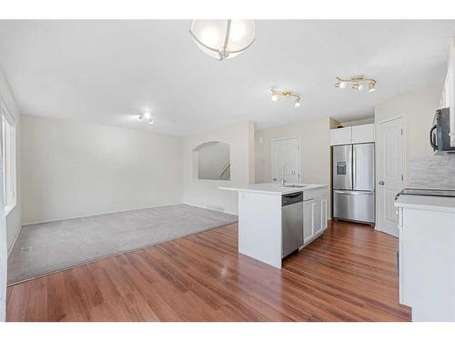 503-800 Yankee Valley Boulevard Se, Airdrie, AB - Indoor Photo Showing Kitchen