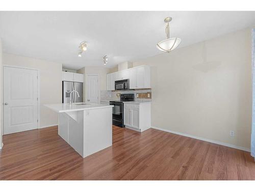 503-800 Yankee Valley Boulevard Se, Airdrie, AB - Indoor Photo Showing Kitchen