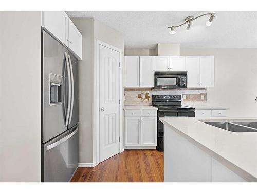 503-800 Yankee Valley Boulevard Se, Airdrie, AB - Indoor Photo Showing Kitchen