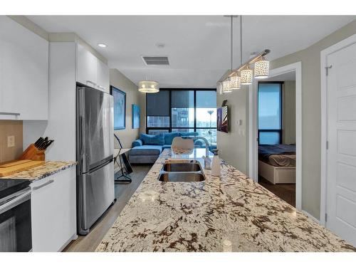 1907-225 11 Avenue Se, Calgary, AB - Indoor Photo Showing Kitchen With Stainless Steel Kitchen With Double Sink With Upgraded Kitchen