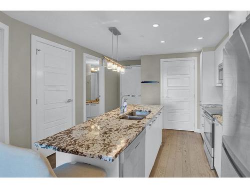 1907-225 11 Avenue Se, Calgary, AB - Indoor Photo Showing Kitchen With Double Sink With Upgraded Kitchen