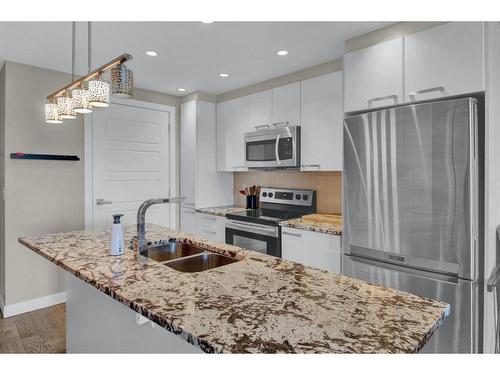 1907-225 11 Avenue Se, Calgary, AB - Indoor Photo Showing Kitchen With Stainless Steel Kitchen With Double Sink With Upgraded Kitchen