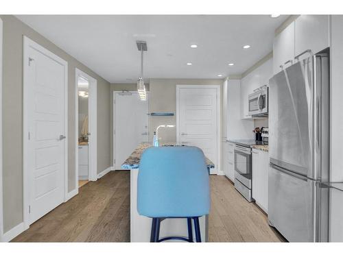 1907-225 11 Avenue Se, Calgary, AB - Indoor Photo Showing Kitchen With Stainless Steel Kitchen