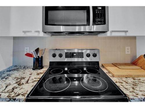 1907-225 11 Avenue Se, Calgary, AB - Indoor Photo Showing Kitchen