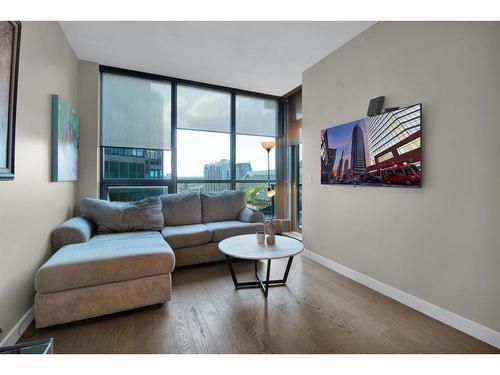 1907-225 11 Avenue Se, Calgary, AB - Indoor Photo Showing Living Room