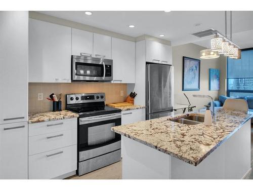 1907-225 11 Avenue Se, Calgary, AB - Indoor Photo Showing Kitchen With Stainless Steel Kitchen With Double Sink With Upgraded Kitchen