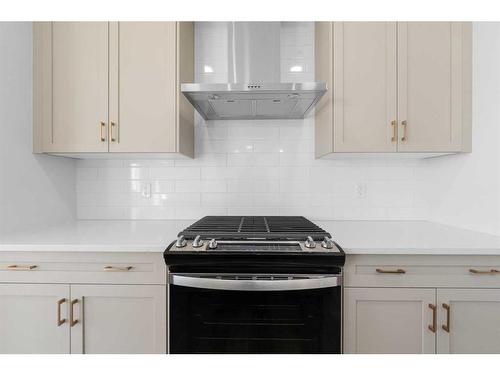 114 Finch Gardens Se, Calgary, AB - Indoor Photo Showing Kitchen