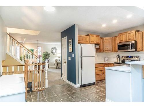 104 Millbank Close Sw, Calgary, AB - Indoor Photo Showing Kitchen