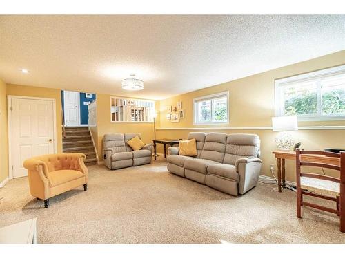 104 Millbank Close Sw, Calgary, AB - Indoor Photo Showing Living Room