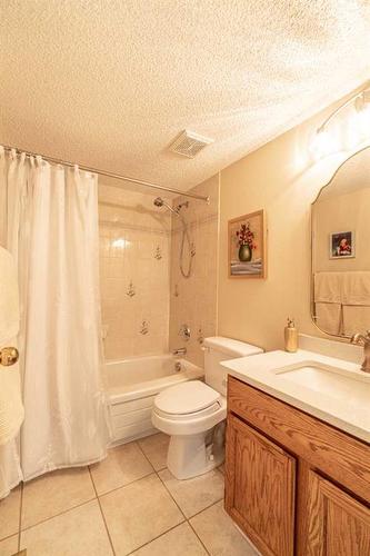 104 Millbank Close Sw, Calgary, AB - Indoor Photo Showing Bathroom