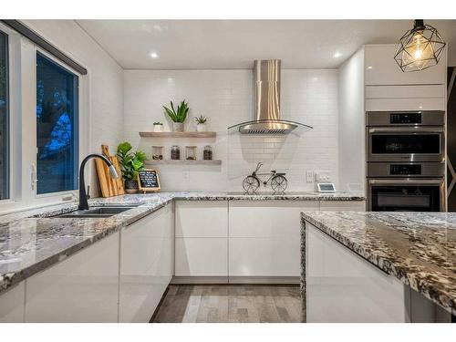 111 Lake Bonavista Drive Se, Calgary, AB - Indoor Photo Showing Kitchen With Upgraded Kitchen