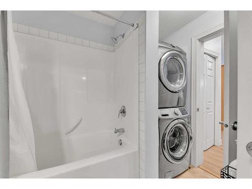 208-1408 17 Street Se, Calgary, AB - Indoor Photo Showing Laundry Room