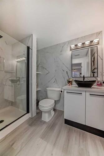 228-22 Richard Place Sw, Calgary, AB - Indoor Photo Showing Bathroom