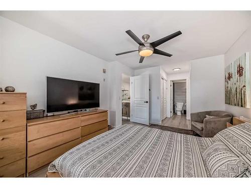 228-22 Richard Place Sw, Calgary, AB - Indoor Photo Showing Bedroom