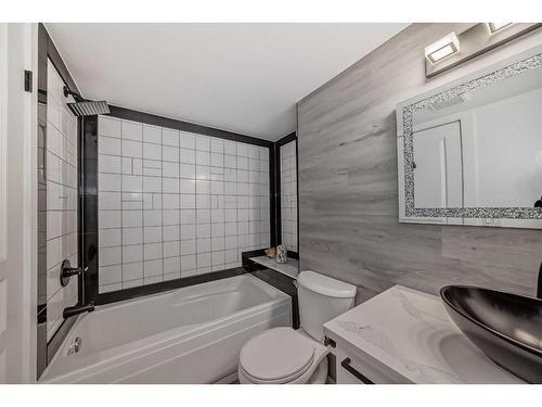 228-22 Richard Place Sw, Calgary, AB - Indoor Photo Showing Bathroom