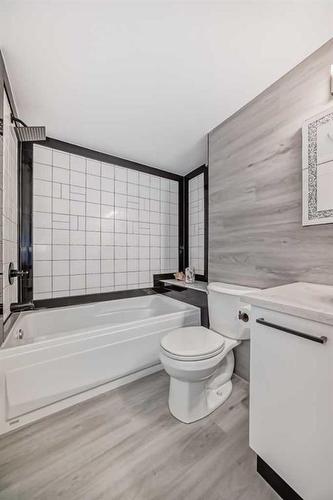 228-22 Richard Place Sw, Calgary, AB - Indoor Photo Showing Bathroom