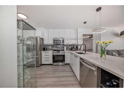 228-22 Richard Place Sw, Calgary, AB - Indoor Photo Showing Kitchen With Stainless Steel Kitchen With Upgraded Kitchen