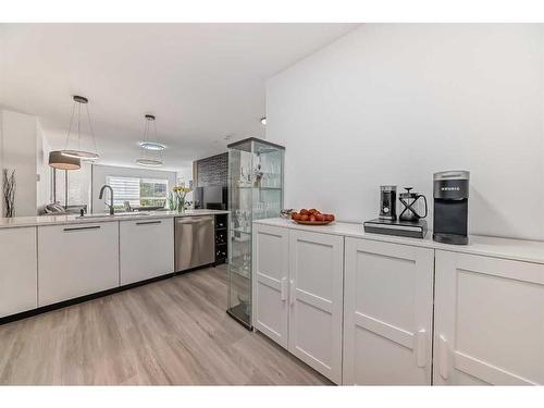 228-22 Richard Place Sw, Calgary, AB - Indoor Photo Showing Kitchen