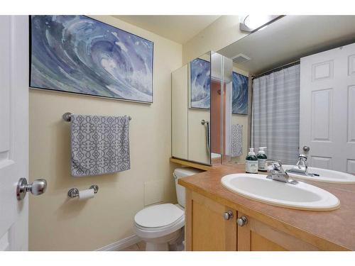 403-117 23 Avenue Sw, Calgary, AB - Indoor Photo Showing Bathroom