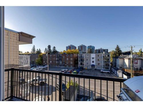 403-117 23 Avenue Sw, Calgary, AB - Outdoor