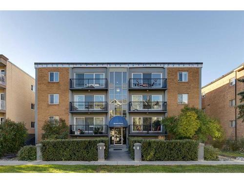 403-117 23 Avenue Sw, Calgary, AB - Outdoor With Facade