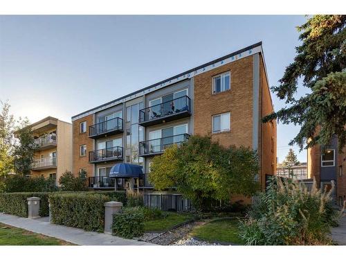 403-117 23 Avenue Sw, Calgary, AB - Outdoor