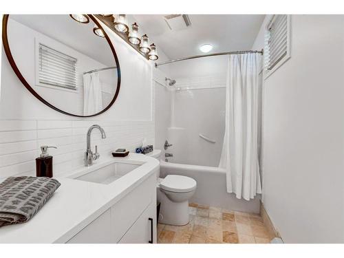 131-69 Springborough Court Sw, Calgary, AB - Indoor Photo Showing Bathroom