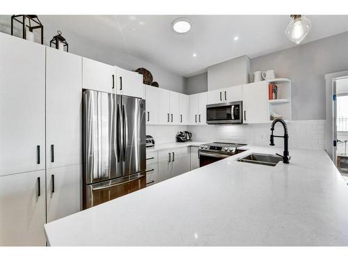 131-69 Springborough Court Sw, Calgary, AB - Indoor Photo Showing Kitchen With Stainless Steel Kitchen With Double Sink With Upgraded Kitchen