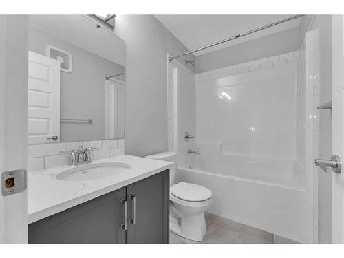 957 Cobblemore Common Sw, Airdrie, AB - Indoor Photo Showing Bathroom