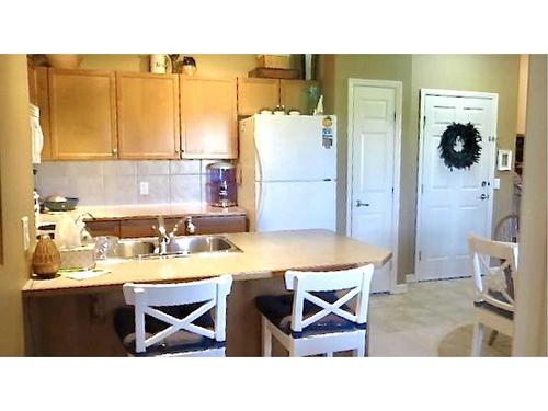 4209-92 Crystal Shores Road, Okotoks, AB - Indoor Photo Showing Kitchen