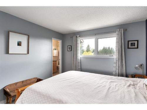 6724 Ranchview Drive Nw, Calgary, AB - Indoor Photo Showing Bedroom