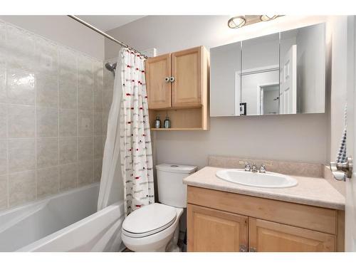 6724 Ranchview Drive Nw, Calgary, AB - Indoor Photo Showing Bathroom