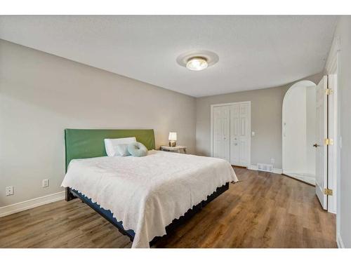 359 Mountain Park Drive Se, Calgary, AB - Indoor Photo Showing Bedroom