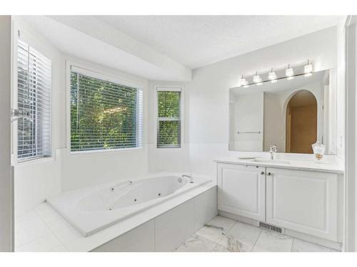 359 Mountain Park Drive Se, Calgary, AB - Indoor Photo Showing Bathroom