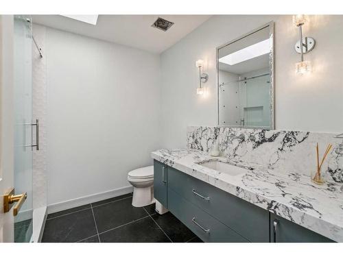 359 Mountain Park Drive Se, Calgary, AB - Indoor Photo Showing Bathroom