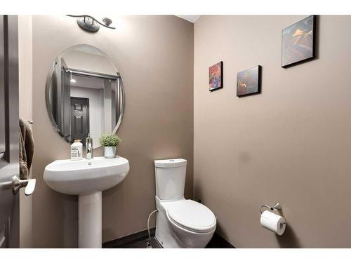 263 Sunset View, Cochrane, AB - Indoor Photo Showing Bathroom