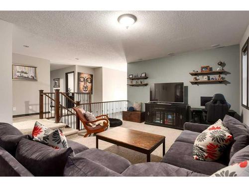 263 Sunset View, Cochrane, AB - Indoor Photo Showing Living Room