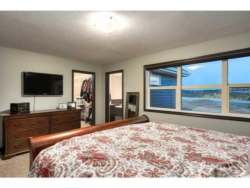 263 Sunset View, Cochrane, AB - Indoor Photo Showing Bedroom