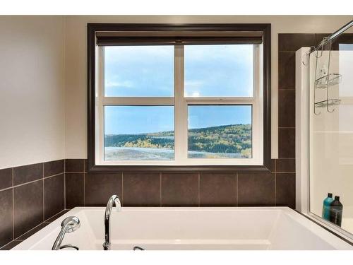 263 Sunset View, Cochrane, AB - Indoor Photo Showing Bathroom