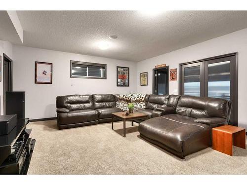 263 Sunset View, Cochrane, AB - Indoor Photo Showing Living Room